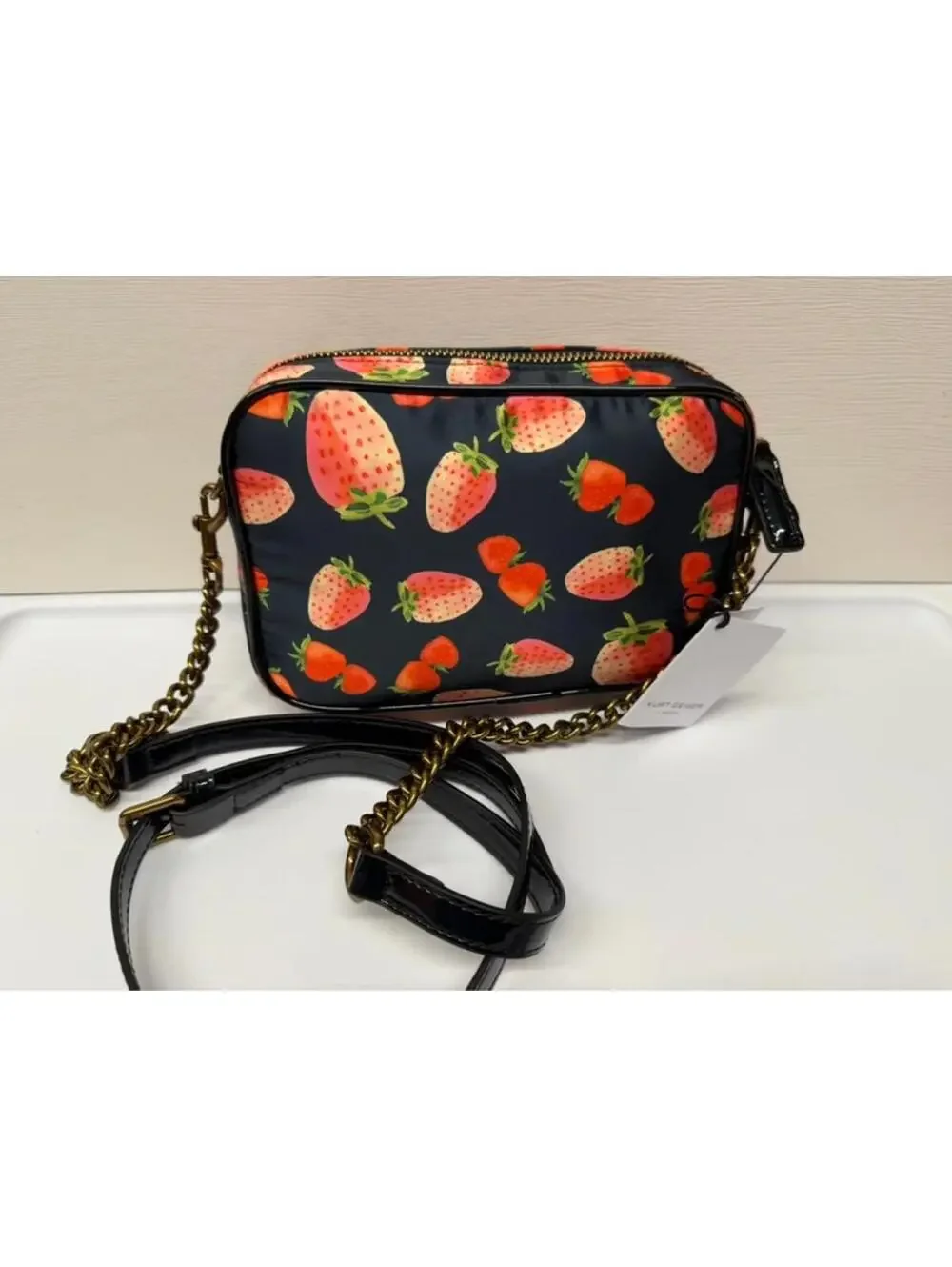 Kurt Geiger London Strawberry Camera Bag 🍓 Crossbody (Chain + Guitar Strap) NWT - Picture 7 of 11